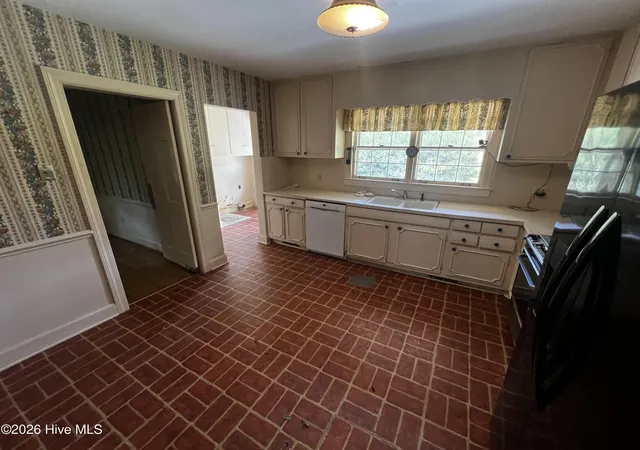 Photo 3 of Single family home for sale at 308 Forest Hills Rd Nw, Wilson, NC 27896 | MLS# 100584115 | Listing updated on 2026-08-18