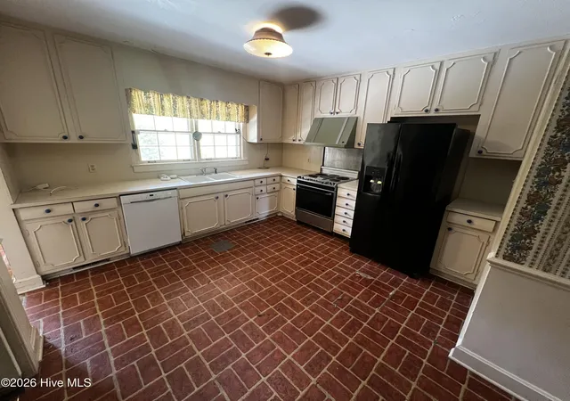 Photo 3 of Single family home for sale at 308 Forest Hills Rd NW, Wilson, NC 27896 | MLS# 100584115 | Listing updated on 2026-08-18