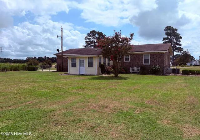 Photo 3 of Single family home for sale at 2103 Hilltop Ln, Goldsboro, NC 27530 | MLS# 100599544 | Listing updated on 2026-08-28