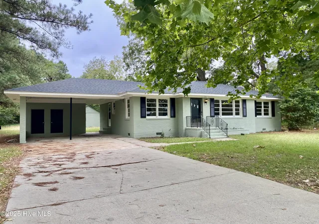 Homes for sale in Goldsboro, NC | 652 E New Hope Rd, Goldsboro, NC 27534 | MLS# 100550532