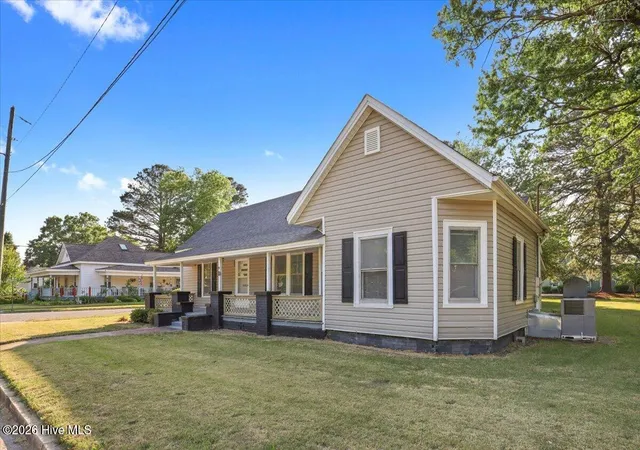 Homes for sale in Selma, NC | 501 N Raiford St, Selma, NC 27576 | MLS# 100573412