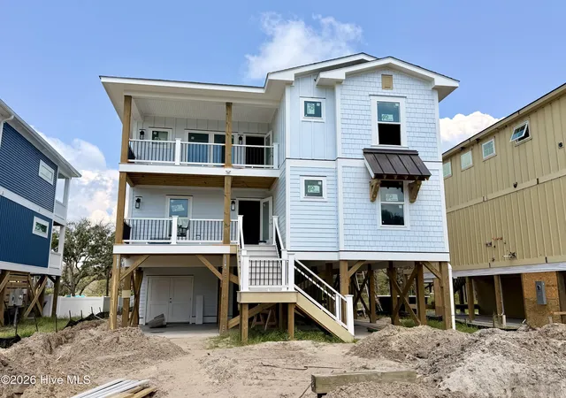 Photo 1 of Single family home for sale at 206 W Pelican Dr, Oak Island, NC 28465 | MLS# 100599927 | Listing updated on 2026-08-29