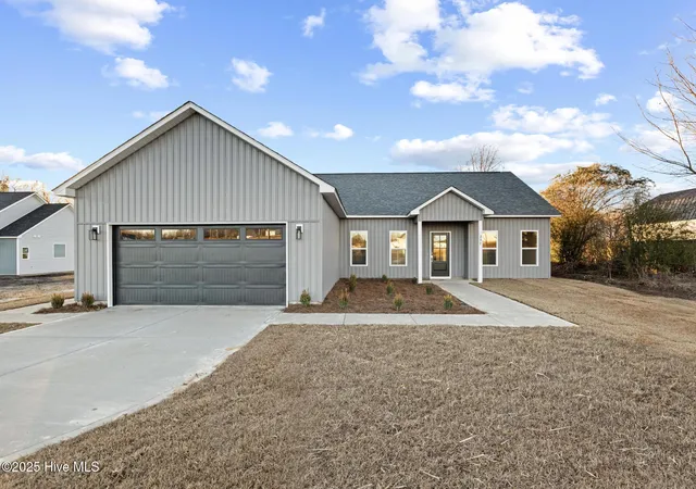 1st image of 413 Wade Dr, Richlands, NC 28574 | MLS# 100557317