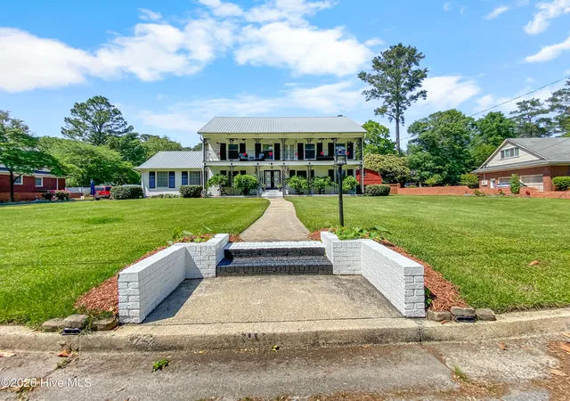 Photo 3 of Single family home for sale at 1907 Essex St, Kinston, NC 28504 | MLS# 100539290 | Listing updated on 2026-08-18