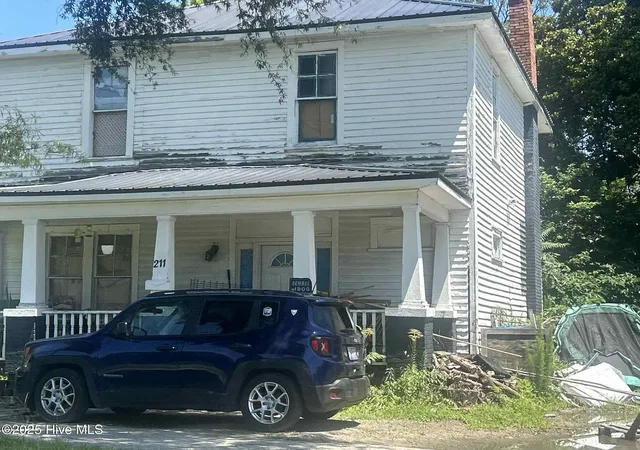 Photo 1 of Single family home for sale at 211 E Elm St, Goldsboro, NC 27530 | MLS# 100582397 | Listing updated on 2026-09-21