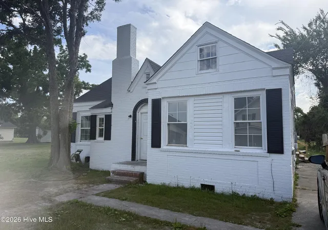 Photo 2 of Single family home for sale at 421 Perry St, Elizabeth City, NC 27909 | MLS# 100583759 | Listing updated on 2026-08-18