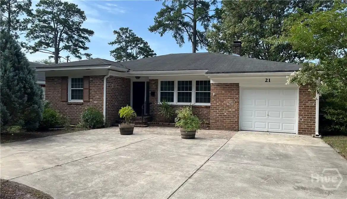 Photo 1 of Single family home for sale at 21 E 61st Street, Savannah, GA 31405 | MLS# SA365210 | Listing updated on 2026-10-29