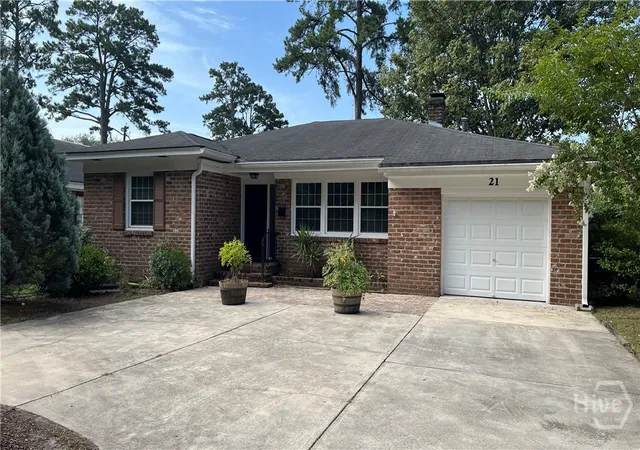 Photo 1 of Single family home for sale at 21 E 61st Street, Savannah, GA 31405 | MLS# SA365210 | Listing updated on 2026-10-30