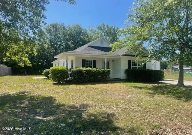 Photo 2 of Single family home for sale at 6902 Farrington Farms Dr, Wilmington, NC 28411 | MLS# 100575337 | Listing updated on 2026-08-24