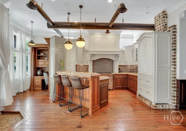 3rd image of 1014 Abercorn St, Savannah, GA 31401 | MLS# SA345388