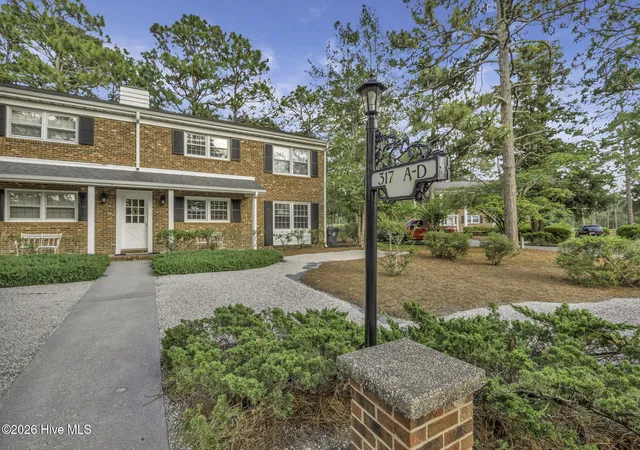 Listing Photo 2 - Condo for sale in building located at 317 Driftwood Cir, Southern Pines, NC 28387 - Unit #B