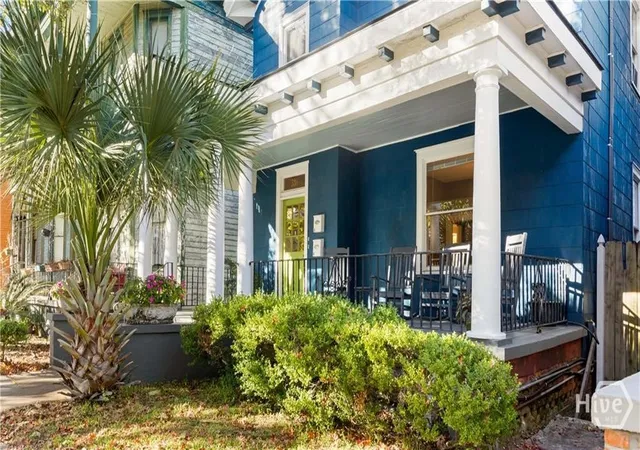Photo 2 of Single family home for sale at 534 E Waldburg St, Savannah, GA 31401 | MLS# SA359512 | Listing updated on 2026-08-12
