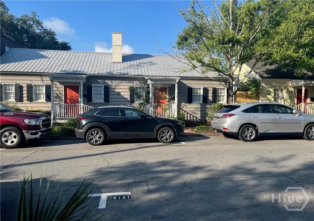Photo 3 of Single family home for sale at 555 E Harris St, Savannah, GA 31401 | MLS# SA357801 | Listing updated on 2026-07-27