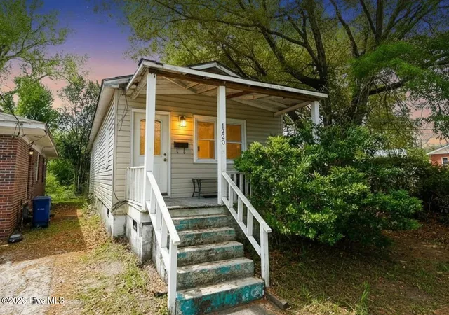 Photo 1 of Single family home for sale at 1220 Queen St, Wilmington, NC 28401 | MLS# 100570339 | Listing updated on 2026-09-15