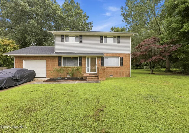 Photo 2 of Single family home for sale at 1700 Crescent Dr, Elizabeth City, NC 27909 | MLS# 100590920 | Listing updated on 2026-09-07