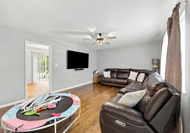 Photo 3 of Single family home for sale at 1700 Crescent Dr, Elizabeth City, NC 27909 | MLS# 100590920 | Listing updated on 2026-09-07