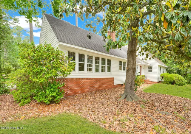 Photo 3 of Single family home for sale at 1902 Sherwood Dr, Greenville, NC 27858 | MLS# 100569943 | Listing updated on 2026-08-18