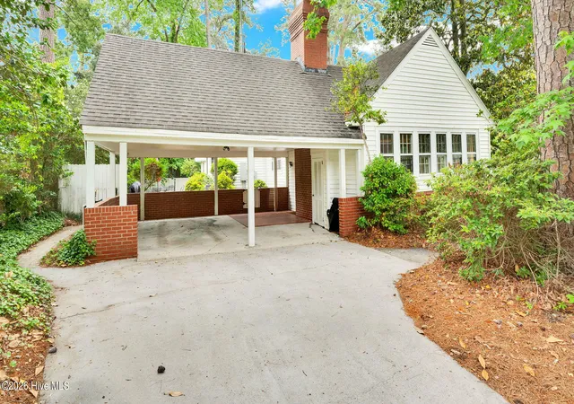Photo 3 of Single family home for sale at 1902 Sherwood Dr, Greenville, NC 27858 | MLS# 100569943 | Listing updated on 2026-08-18
