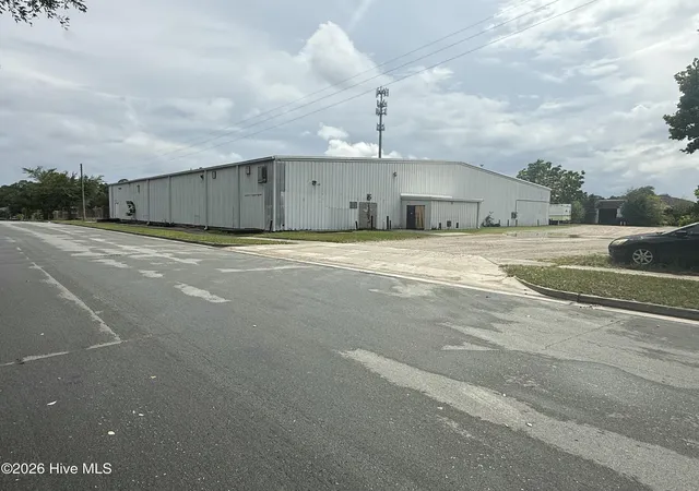 Photo 4 of House for sale at 1217 S 15th Street, Wilmington, NC 28401 | MLS# 100590555 | Listing updated on 2026-08-31