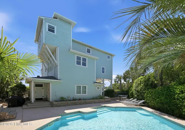 Photo 1 of Single family home for sale at 102 Purdie Dr, Emerald Isle, NC 28594 | MLS# 100578486 | Listing updated on 2026-10-06