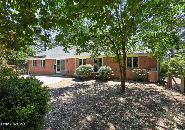 Homes for sale in Seven Lakes, NC | 102 Owens Cir, Seven Lakes, NC 27376 | MLS# 100569026