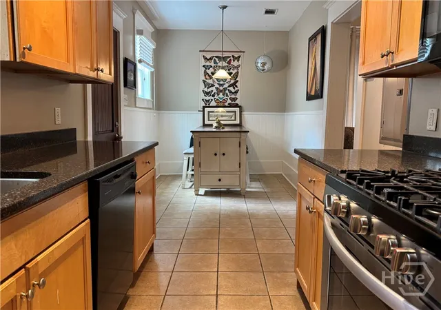 Photo 3 of Condo for sale at 315 E 38th Street #2A, Savannah, GA 31401 | MLS# SA362331 | Listing updated on 2026-08-14