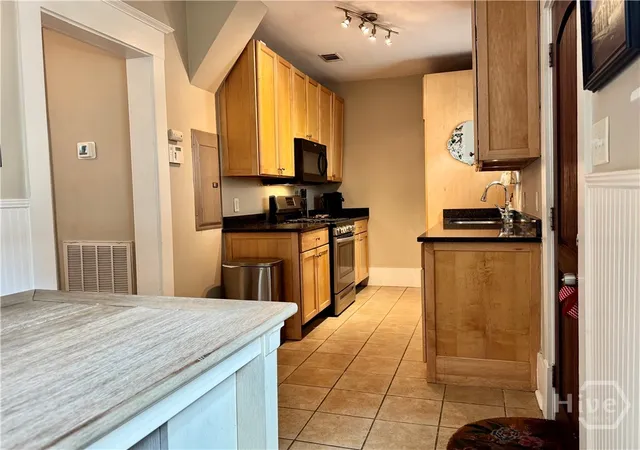 Photo 3 of Condo for sale at 315 E 38th Street #2A, Savannah, GA 31401 | MLS# SA362331 | Listing updated on 2026-08-14