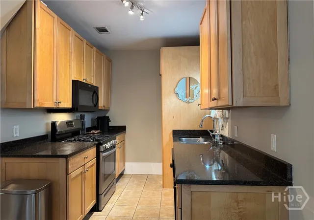 Photo 4 of Condo for sale at 315 E 38th Street #2A, Savannah, GA 31401 | MLS# SA362331 | Listing updated on 2026-08-14