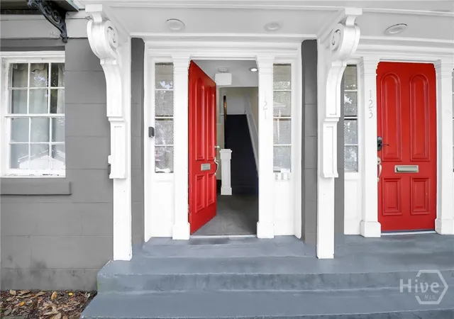 3rd image of 121 W Park Ave, Savannah, GA 31401