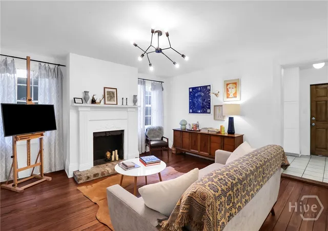 4th image of 121 W Park Ave, Savannah, GA 31401
