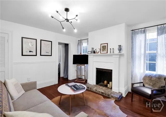 5th image of 121 W Park Ave, Savannah, GA 31401