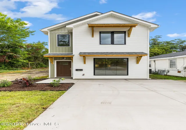 Photo 1 of Single family home for sale at 607 Marstellar St, Wilmington, NC 28401 | MLS# 100591908 | Listing updated on 2026-08-18