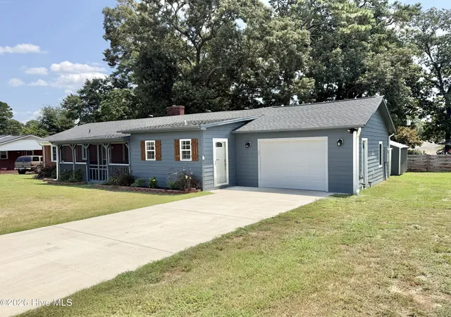 Photo 3 of Single family home for sale at 206 Crestwood Dr, Snow Hill, NC 28580 | MLS# 100596220 | Listing updated on 2026-09-22