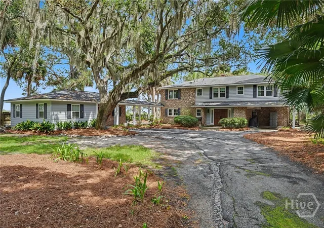 Photo 2 of Single family home for sale at 1316 Walthour Rd, Savannah, GA 31410 | MLS# SA362162 | Listing updated on 2026-09-16