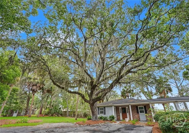 Photo 3 of Single family home for sale at 1316 Walthour Rd, Savannah, GA 31410 | MLS# SA362162 | Listing updated on 2026-09-16
