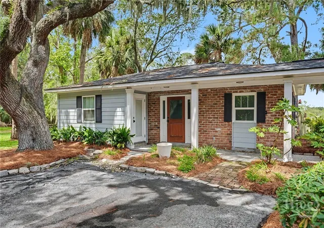 Photo 3 of Single family home for sale at 1316 Walthour Rd, Savannah, GA 31410 | MLS# SA362162 | Listing updated on 2026-09-16