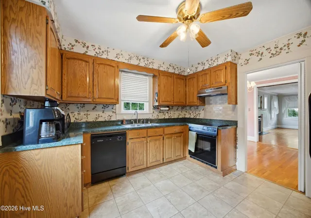 3rd image of 409 Myrtle Ave, Hamlet, NC 28345 | MLS# 100568592
