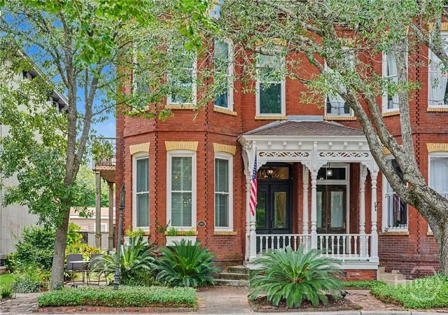 Photo 1 of Single family home for sale at 615 Tattnall St, Savannah, GA 31401 | MLS# SA361998 | Listing updated on 2026-08-16