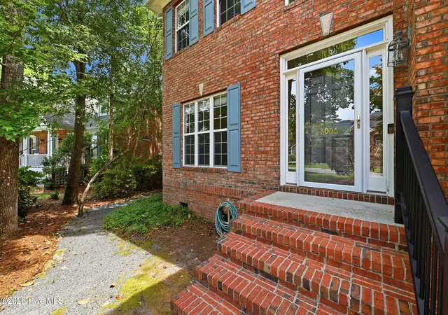 Photo 4 of Single family home for sale at 6006 Forest Crk Cir, Wilmington, NC 28403 | MLS# 100581157 | Listing updated on 2026-08-18