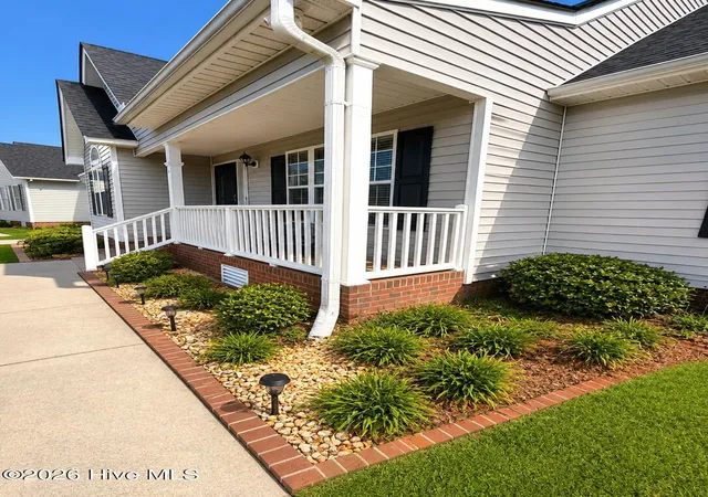 Photo 3 of Single family home for sale at 1108 Quarterpath Dr, Winterville, NC 28590 | MLS# 100589817 | Listing updated on 2026-09-18