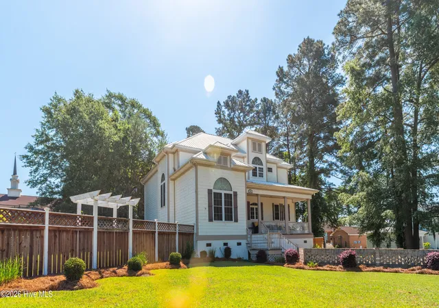 Homes for sale in Lake Waccamaw, NC | 109 Weaver Dr, Lake Waccamaw, NC 28450 | MLS# 100572069