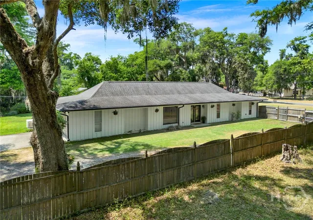 Photo 4 of Single family home for sale at 707 White Blf Ave, Savannah, GA 31419 | MLS# SA361959 | Listing updated on 2026-09-09