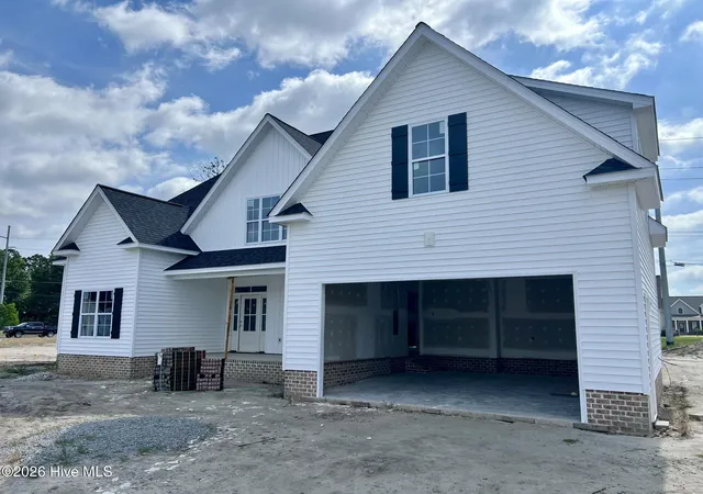 Photo 3 of Single family home for sale at 3024 Camille Dr, Winterville, NC 28590 | MLS# 100582673 | Listing updated on 2026-08-18