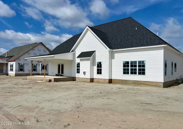 Photo 4 of Single family home for sale at 3024 Camille Dr, Winterville, NC 28590 | MLS# 100582673 | Listing updated on 2026-08-18