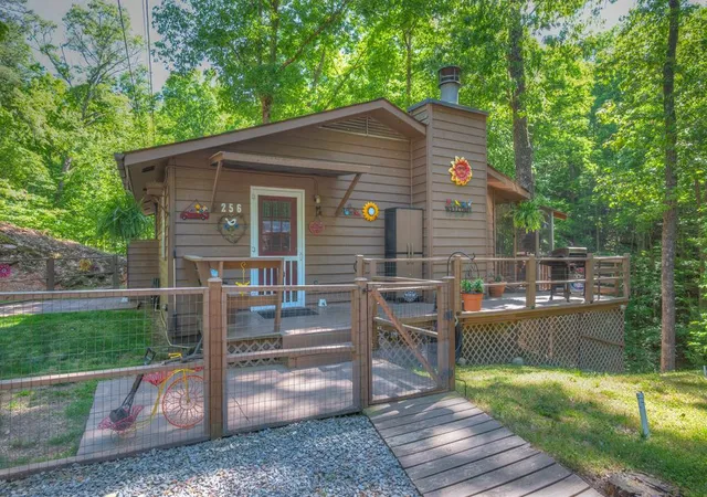 Photo 1 of Single family home for sale at 256 Woods Dr, Murphy, NC 28906 | MLS# 98544605 | Listing updated on 2026-08-18