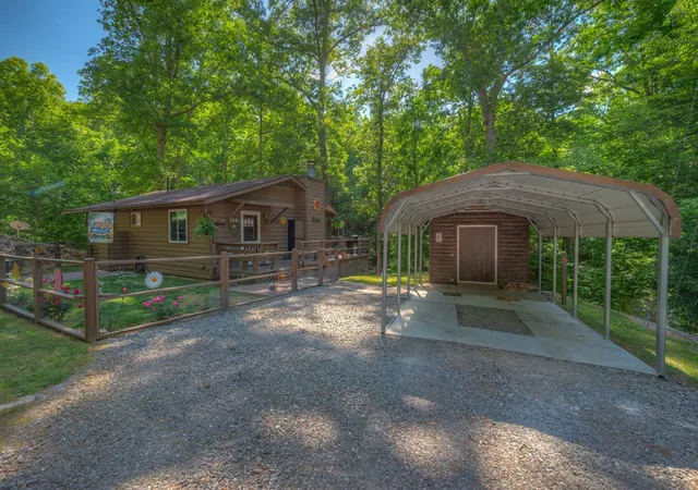 Photo 3 of Single family home for sale at 256 Woods Dr, Murphy, NC 28906 | MLS# 98544605 | Listing updated on 2026-08-18