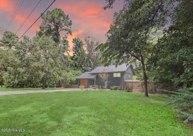 Photo 2 of Single family home for sale at 627 Jennings Dr, Wilmington, NC 28403 | MLS# 100527565 | Listing updated on 2026-09-01