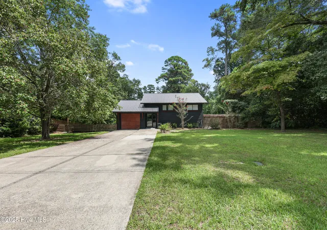 Photo 3 of Single family home for sale at 627 Jennings Dr, Wilmington, NC 28403 | MLS# 100527565 | Listing updated on 2026-09-01