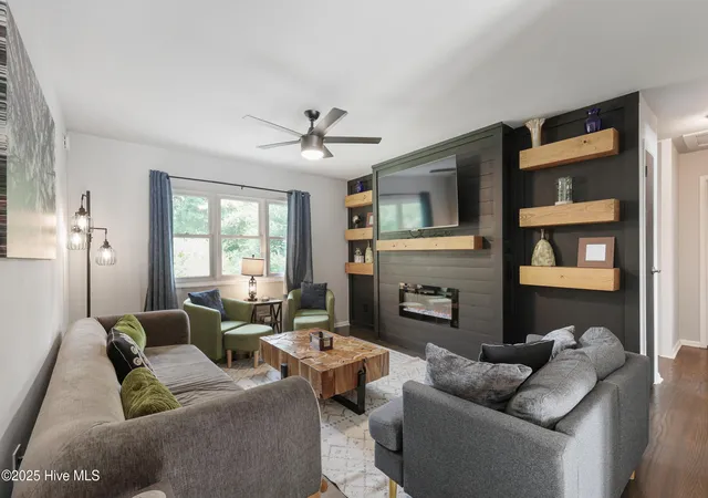 Photo 4 of Single family home for sale at 627 Jennings Dr, Wilmington, NC 28403 | MLS# 100527565 | Listing updated on 2026-09-01