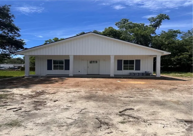 Photo 1 of Single family home for sale at 37 Ne Railroad St, Ludowici, GA 31316 | MLS# SA360092 | Listing updated on 2026-09-11